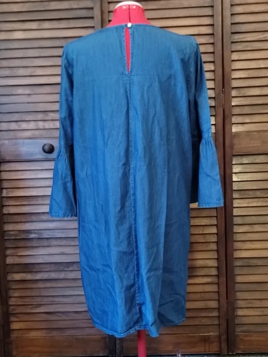 Chambray Dress - Picture 3 of 5